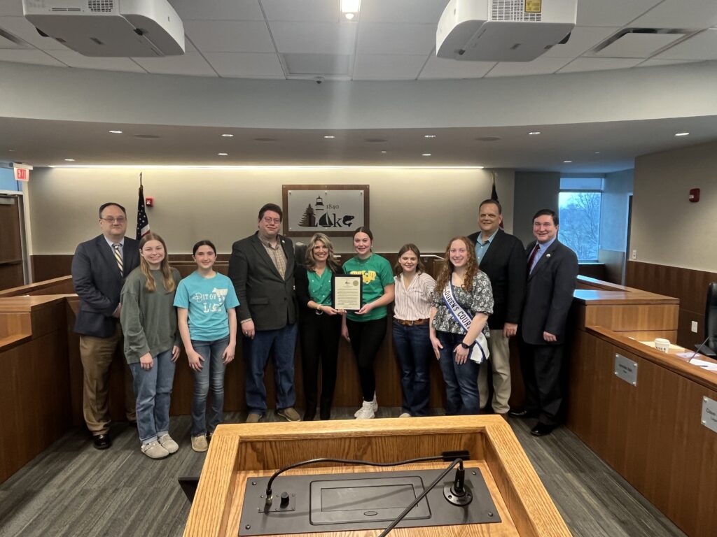 Judge DeLeone with 4H group