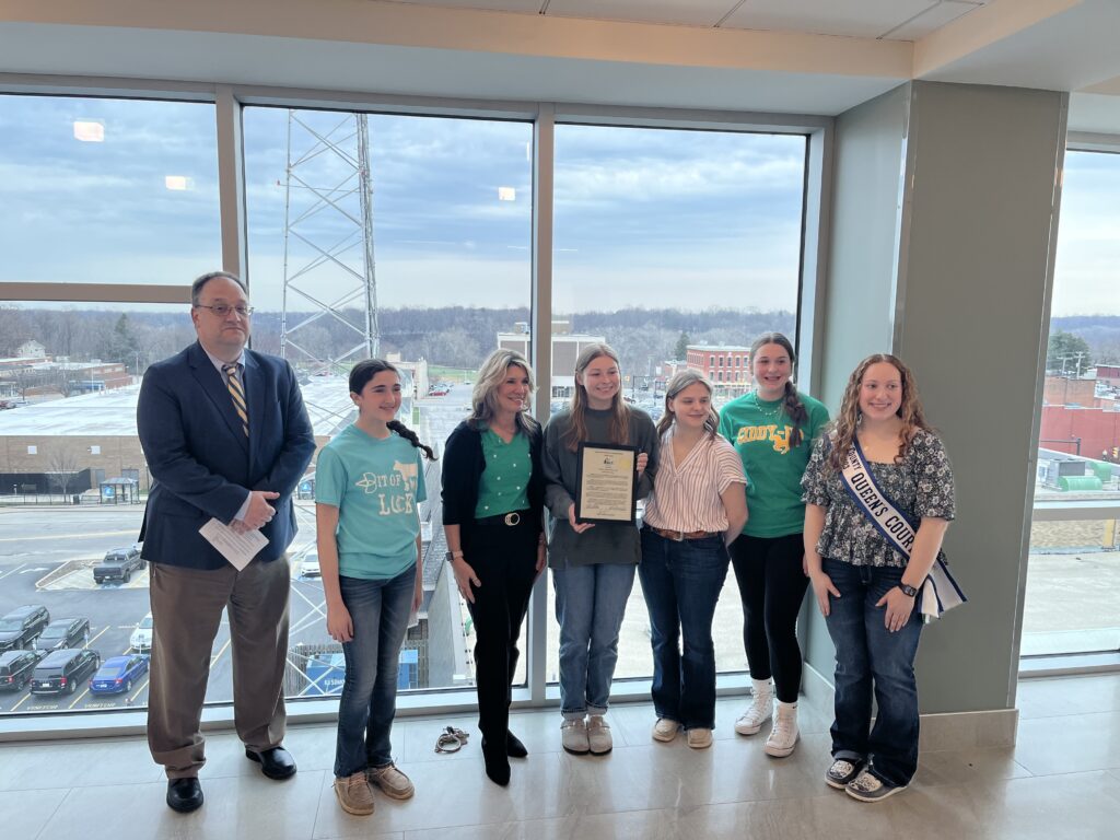 Judge DeLeone with 4H group